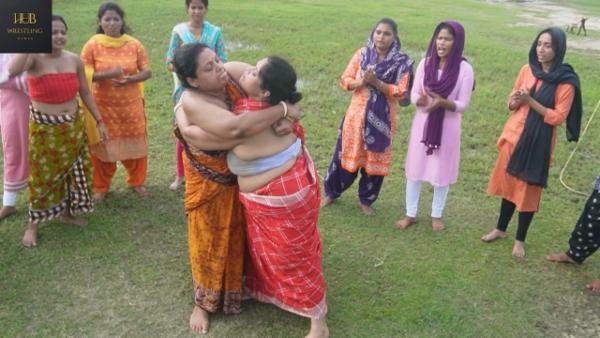 A village rivalry - Episode 2 [Battle of moms] cover