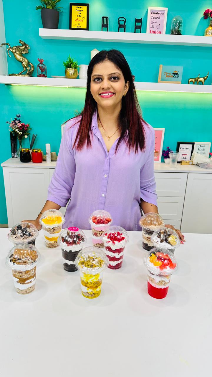 EGGLESS GLASS CAKE CLASS( RECORDING OF LIVE CLASS CONDUCTED) cover