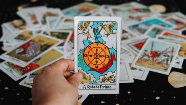 1:1 Tarot Consultation cover
