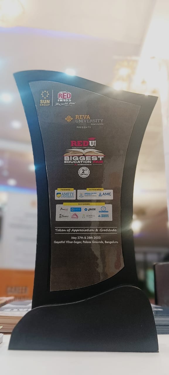 Token of appreciation given in Big Education fair